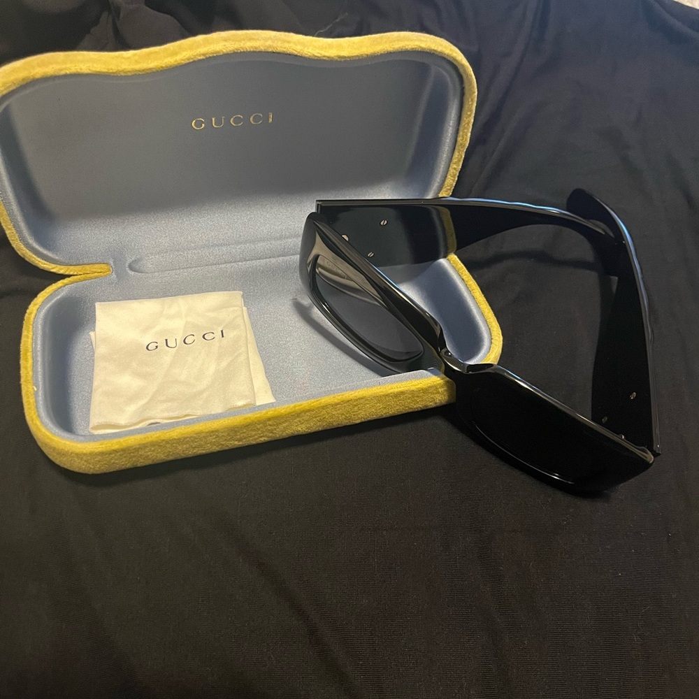 Gg0811s Gucci Rectangular Sunglasses - image 1